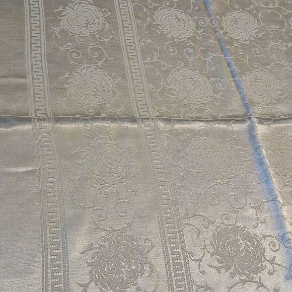 Elegant vintage White damask floral Tablecloth measures by 66" X 55" - Picture 5 of 8